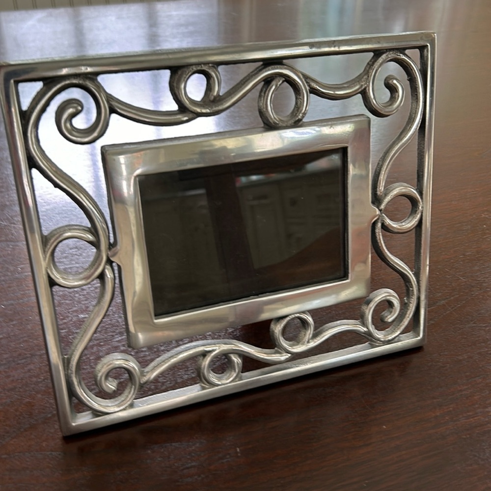 Photo frame desktop